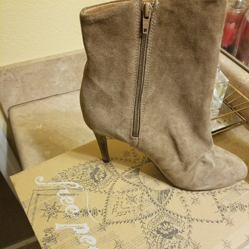 Shoes - Picture 2 of 4